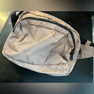 LIKE NEW Baggu Fanny Pack Taupe